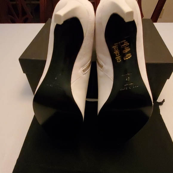 BOOTS - Picture 7 of 8